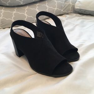 Dexflex Comfort black suede heels